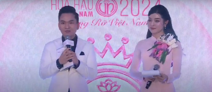 Á hậu Huyền My và MC Hạnh Phúc trong chương trình. (Ảnh chụp màn hình)