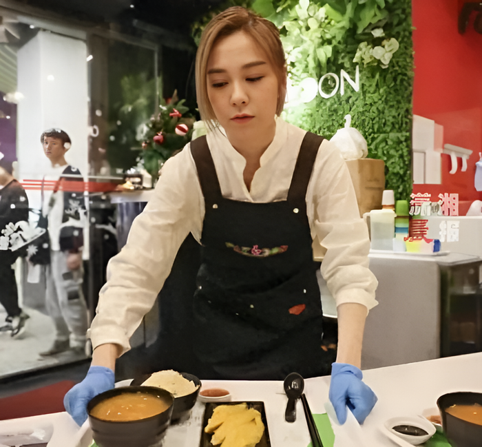 Lương Nhân từng được nhiều khán giả gọi là kiều nữ của làng giải trí xứ Cảng Thơm. Cô từng góp mặt trong khoảng 50 phim của đài TVB. (Ảnh Weibo)