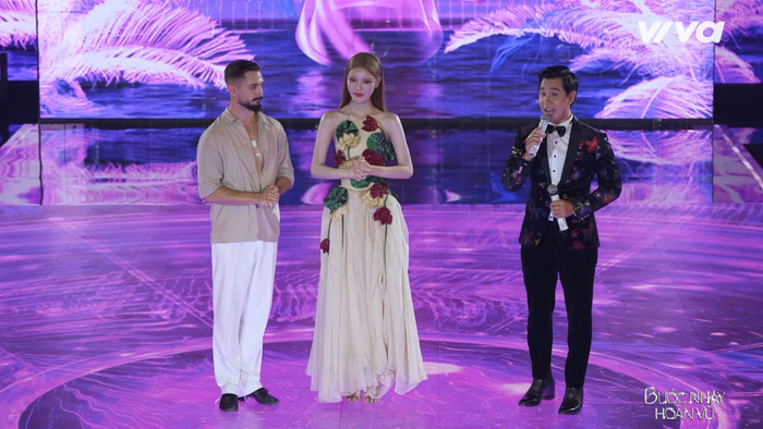 Theo Khánh Thi, trang phục Tường San mang lên sân khấu chính là một điểm trừ. Ảnh: Chụp màn hình