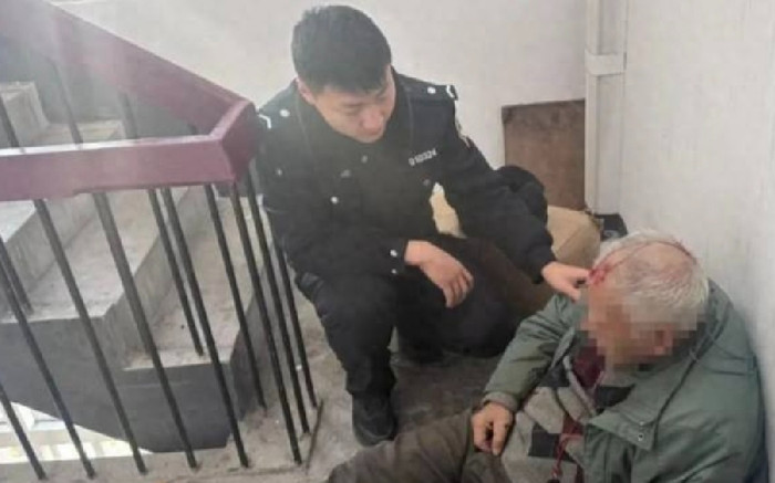 Shipper không giao tận nhà, cụ ông leo 6 tầng lầu xuống nhận hàng đột quỵ tử vong Ảnh 2