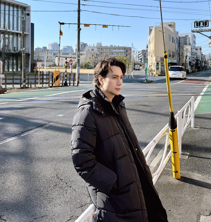 Việt Anh đăng ảnh ở Nhật Bản kèm dòng chú thích là trích lời bài hát Chăm Hoa. (Ảnh FBNV)