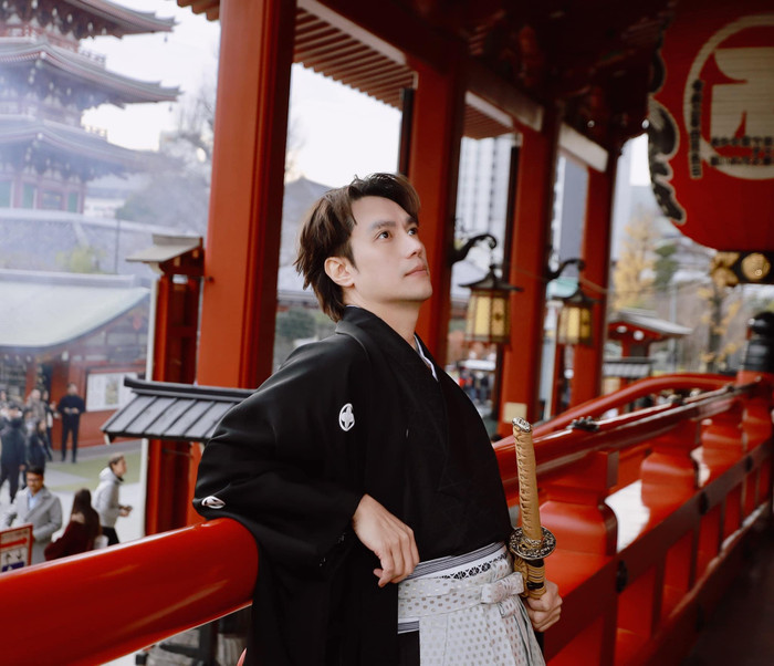 Nam diễn viên còn hài hước cho biết đang vãn cảnh ở Nhật Bản 'thì có tin vui'. (Ảnh FBNV)