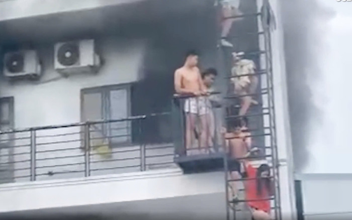 Nghẹt thở khoảnh khắc sinh tử của các nạn nhân trong vụ cháy nhà trọ ở TP HCM Ảnh 2