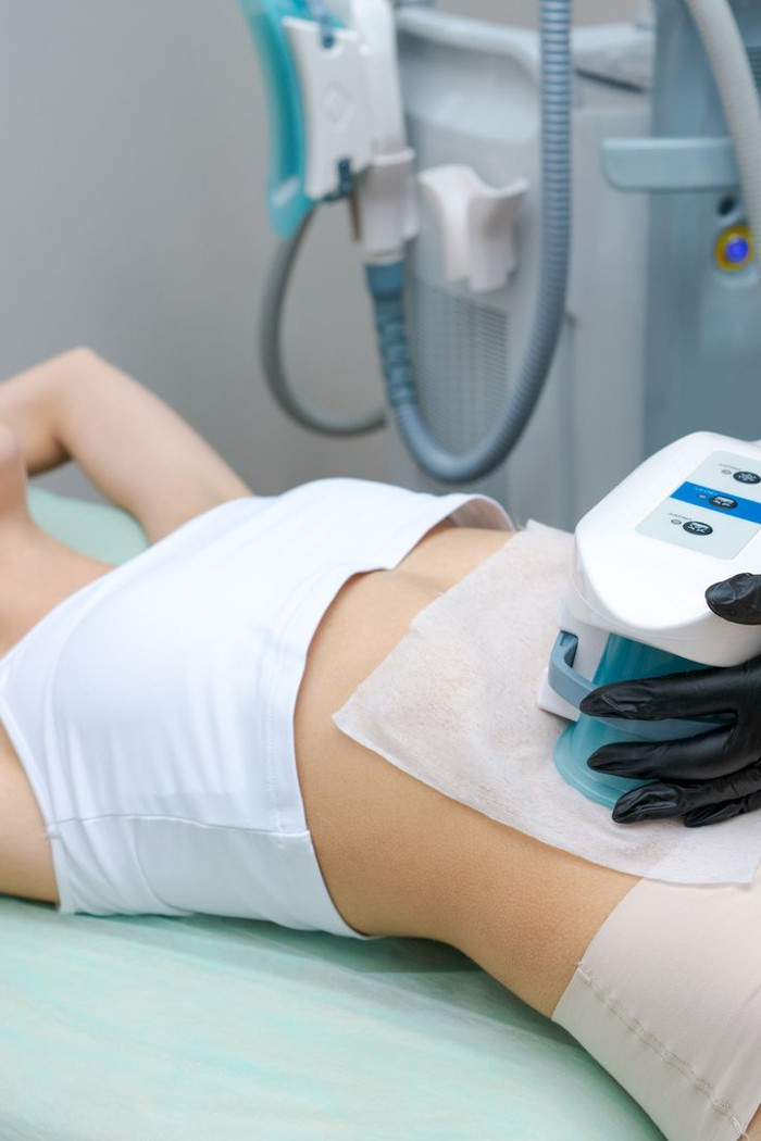 CoolSculpting là phương pháp giảm mỡ không xâm lấn, không đau đớn phù hợp với những người có túi mỡ cứng.