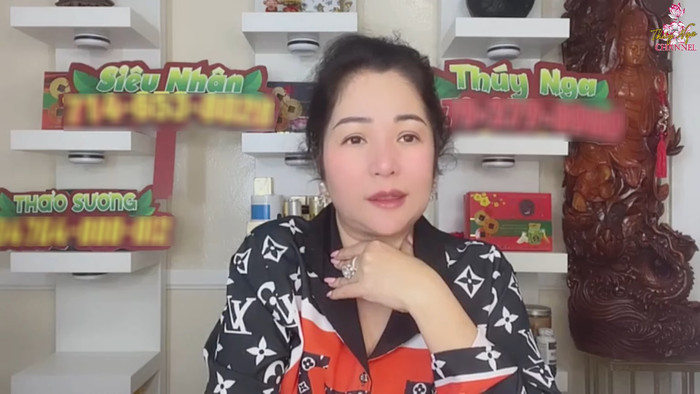 Nữ nghệ sĩ bị mất trắng hơn 2 tỷ đồng vì không đọc kỹ hợp đồng. Cô chia sẻ câu chuyện để nhiều người không gặp tình cảnh tương tự. (Ảnh chụp màn hình YouTube Thúy Nga)