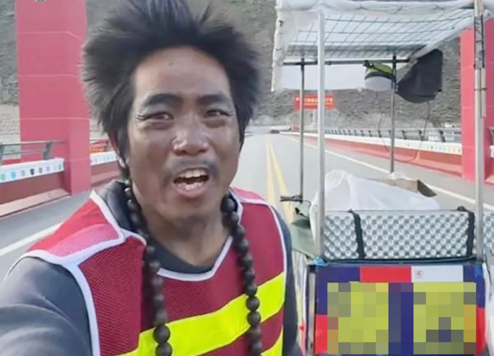 Chàng trai đã hoá ông lão 60 tuổi sau 5 tháng đi bộ đến Tây Tạng.