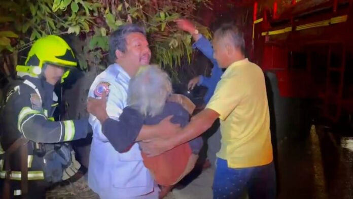 Nấu cơm rồi ngủ quên, bà cụ 86 tuổi khóc nấc kể lại chuyện xảy ra sau đó Ảnh 3