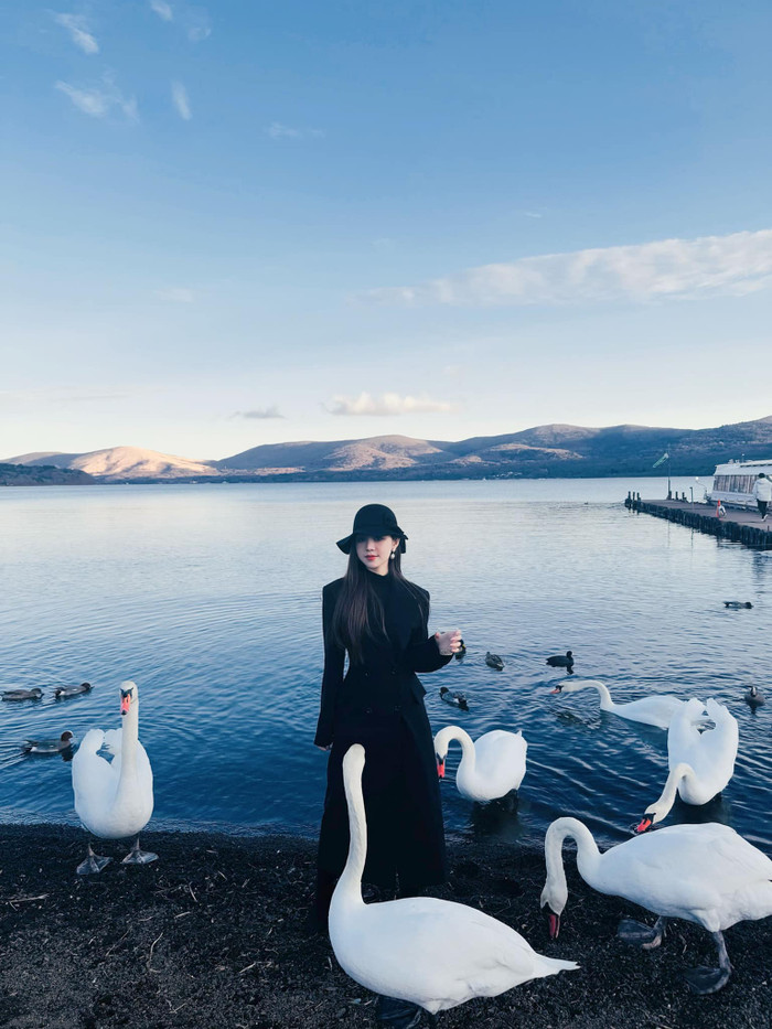 Nét đẹp sang chảnh của Quỳnh Kool trở nên nổi bật với trang phục màu đen. Ảnh: FBNV