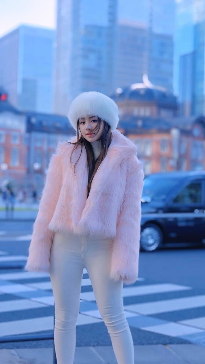 Quỳnh Kool chăm chỉ ăn diện, tích cực 'sống ảo' trong chuyến đi chơi ở Nhật Bản. Ảnh: FBNV