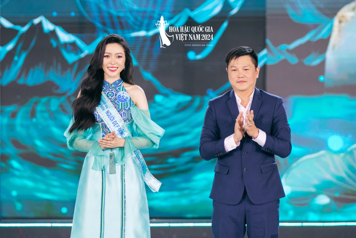 Ngoài danh hiệu Hoa hậu, cô nàng còn đạt giải phụ Người đẹp Đồng bằng Sông Cửu Long.