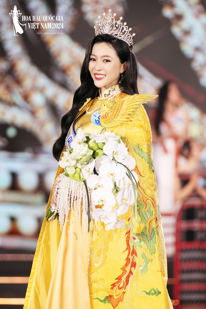 Tân Hoa hậu Quốc gia Việt Nam - Nguyễn Ngọc Kiều Duy sinh ra trọn một gia đình không trọn vẹn. 