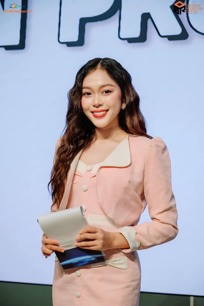 Được biết để có tên trong danh sách Top sinh viên xuất sắc tại trường, Kiều Duy phải có điểm số trung bình các môn học phần trong học kì đạt từ 9.0 trở lên. Đối với tiêu chí xếp loại giỏi, sinh viên cũng cần đảm bảo tiêu chí có tổng điểm trung bình môn từ 8.0 trở lên. (Ảnh: Trường Đại học FPT)