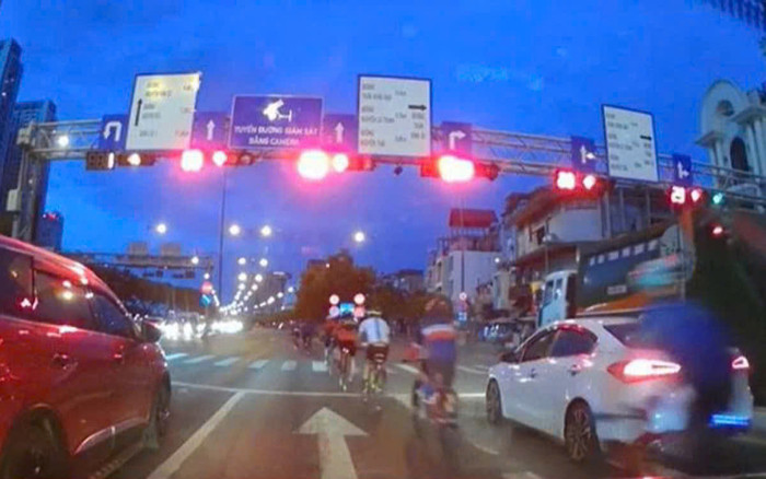 Từ 1/1/2025, vượt đỏ sẽ bị phạt lên đến 20 triệu đồng Ảnh 2