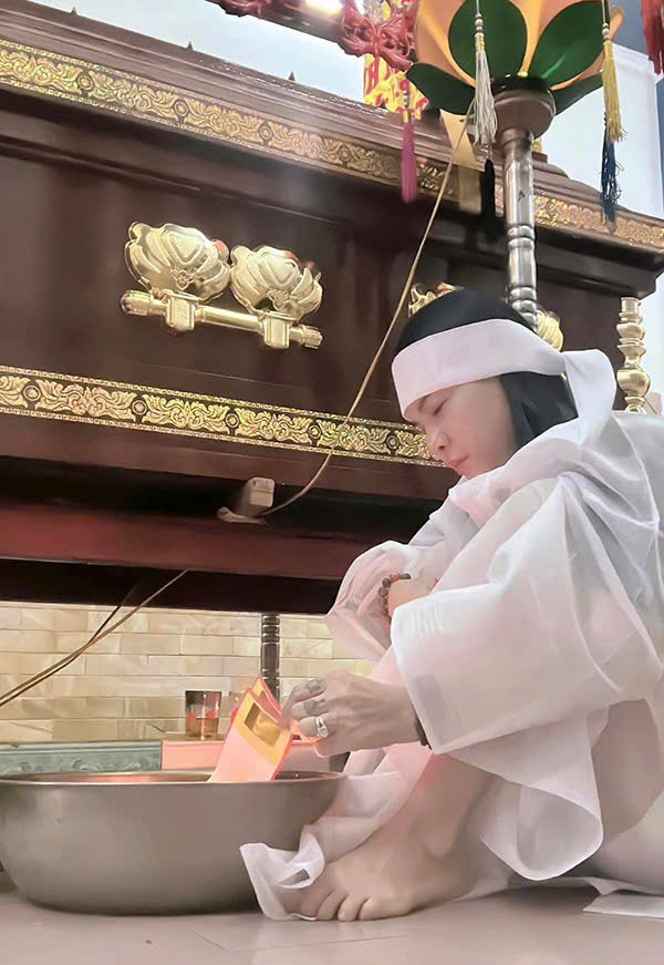 Cát Phượng chưa nguôi ngoai sau biến cố gia đình. Ảnh: FBNV