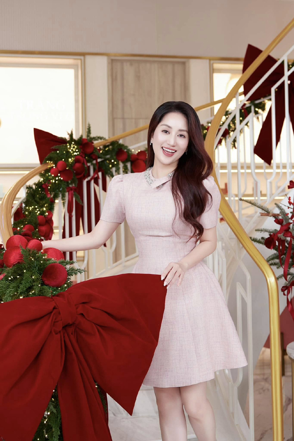 Tuy nhiên, để phương thức giảm mỡ tại spa có hiệu quả, Khánh Thi còn phải kết hợp với chế độ ăn uống và sinh hoạt hợp lý để duy trì kết quả. Việc giảm mỡ tại spa thường sẽ có chi phí cao hơn so với những phương thức giảm cân bình thường. 