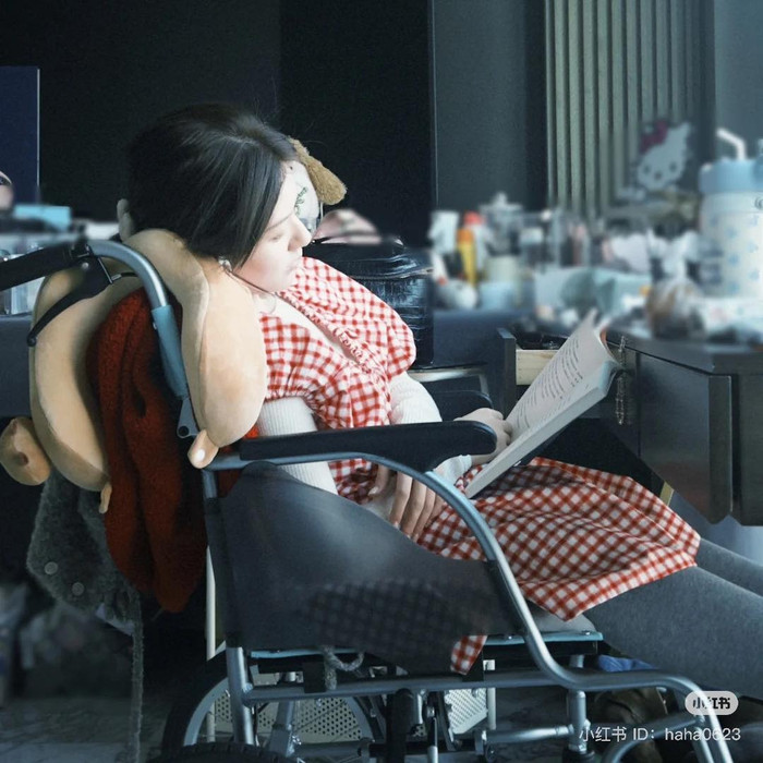 Bạn thân cập nhật hình ảnh mới của Triệu Lộ Tư tại bệnh viện.