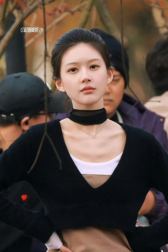 Triệu Lộ Tư chỉ còn 'da bọc xương' trên phim trường Tình Nhân.