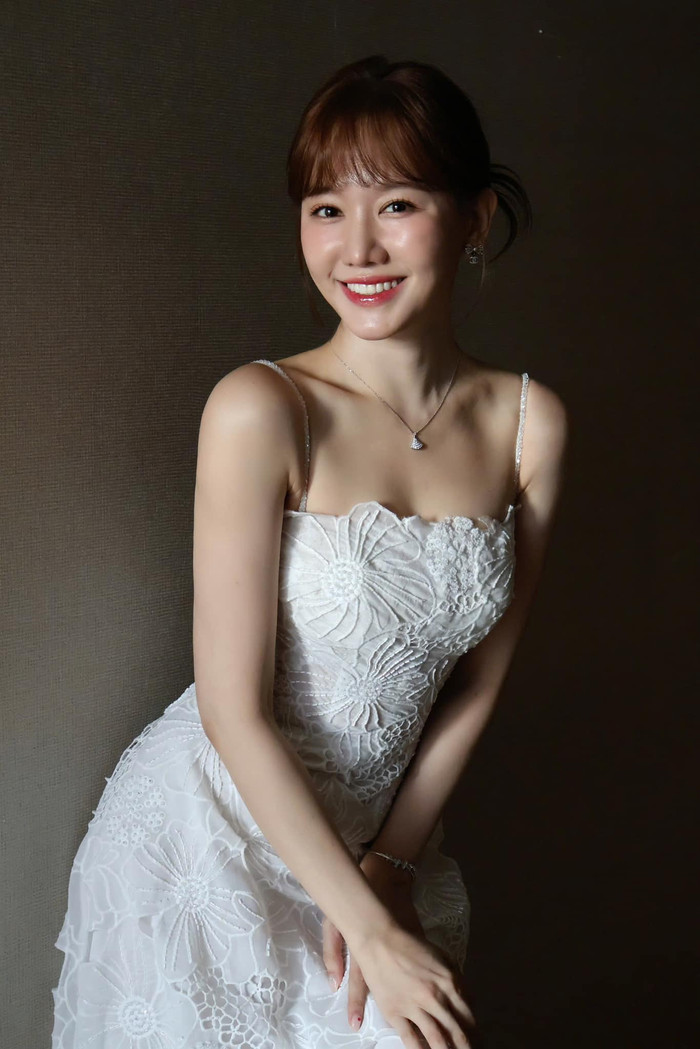 Hari Won liên tục để lộ dấu hiệu đáng lo về sức khoẻ lẫn tinh thần. (Ảnh: FBNV)