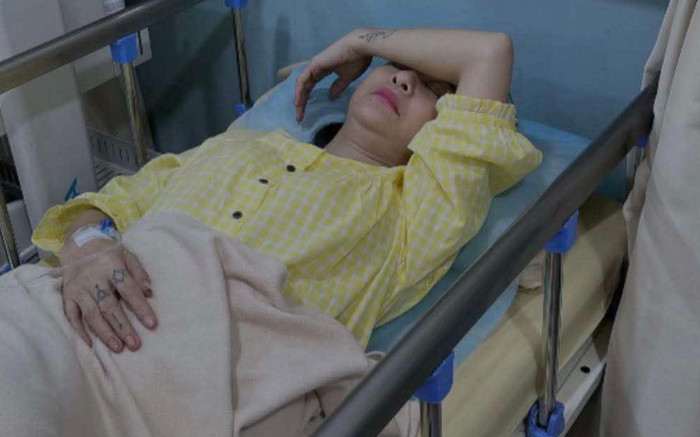 Nữ nghệ sĩ Việt bị đồn qua đời, bức xúc: 'Ăn vội miếng cơm, đến thắp nén nhang cho chính mình' Ảnh 2