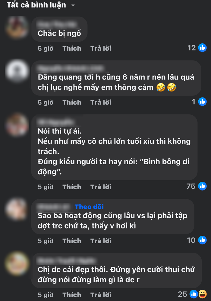 Những bình luận tranh cãi về hành động lúng túng trong lúc trao giải của Hoa hạu Tiểu Vy. 