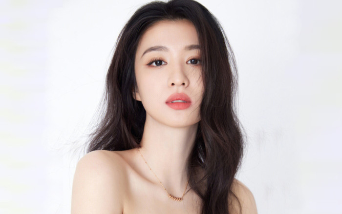 'Tiểu Lưu Diệc Phi' bị bóc trần nhan sắc thật gây xôn xao Ảnh 2