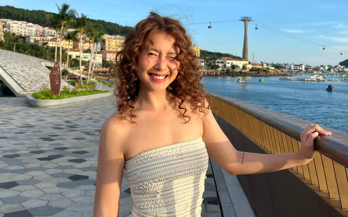 Khả Ngân diện váy quây ôm sát cơ thể, netizen để ý một chi tiết Ảnh 2