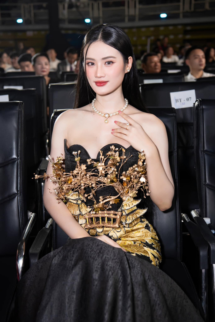 Theo thông tin từ hội đồng Miss World, mùa giải thứ 72 sẽ dự kiến tổ chức vào quý I năm 2025. Tính đến thời điểm hiện tại đã có hơn 80 quốc gia và vùng lãnh thổ cử đại diện tham gia thi đấu. Như vậy, Hoa hậu Ý Nhi chỉ còn ít tuần để chuẩn bị hành trang “mang chuông đi đánh xứ người”.  