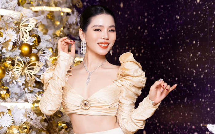 Lệ Quyên chăm diện đầm khoét sâu khoe dáng phồn thực Ảnh 2