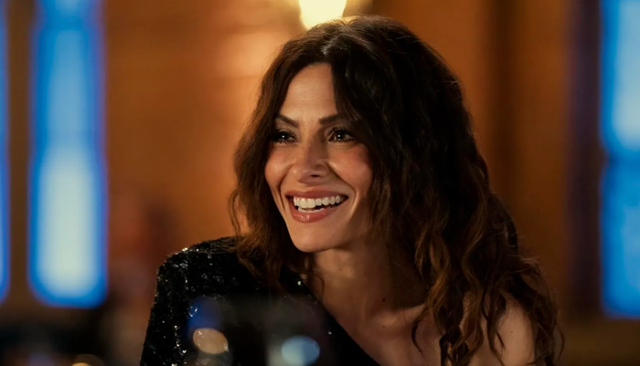 Sarah Shahi cho biết cô đã đeo vòng một giả để thực hiện các cảnh nóng trong phim. (Ảnh: Sưu tầm)