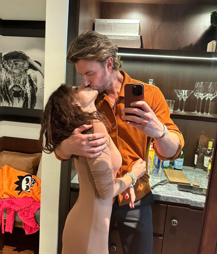 Câu chuyện 'phim giả tình thật' của cặp đôi thu hút sự quan tâm từ công chúng.