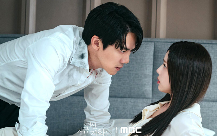 Cặp đôi hot nhất showbiz Hàn lúc này lộ bằng chứng phim giả tình thật Ảnh 2