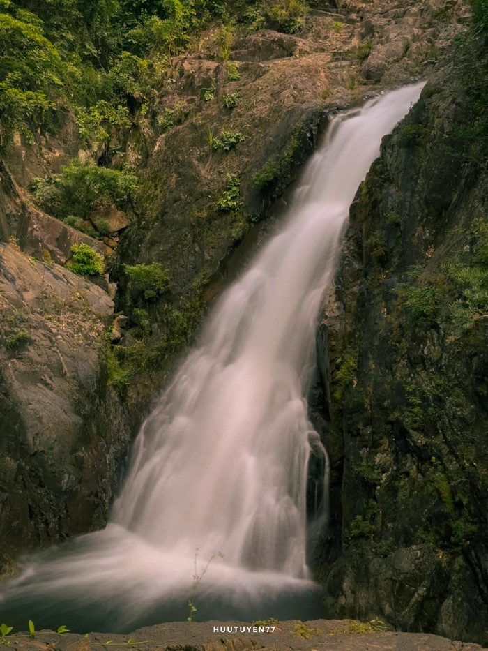 Những bọt nước trắng xoá, đẹp như tranh vẽ. Ảnh: Hữu Tuyển