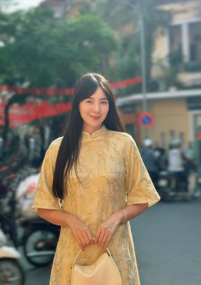 MC Mai Ngọc đẹp dịu dàng khi diện áo dài cách tân. Ảnh: FBNV