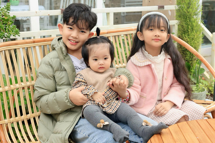 3 'cục kim cương' nhà Khánh Thi - Phan Hiển. Ảnh: FBNV