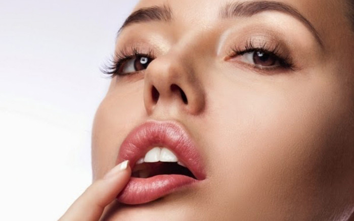 Bí quyết dưỡng môi hồng hào không cần phải phun xăm Ảnh 2