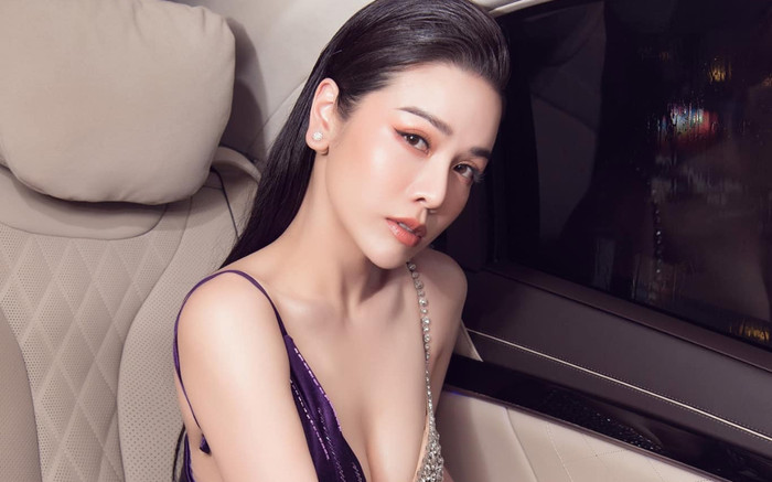 Nhật Kim Anh khoe 'gò bồng đảo' lấp ló Ảnh 2