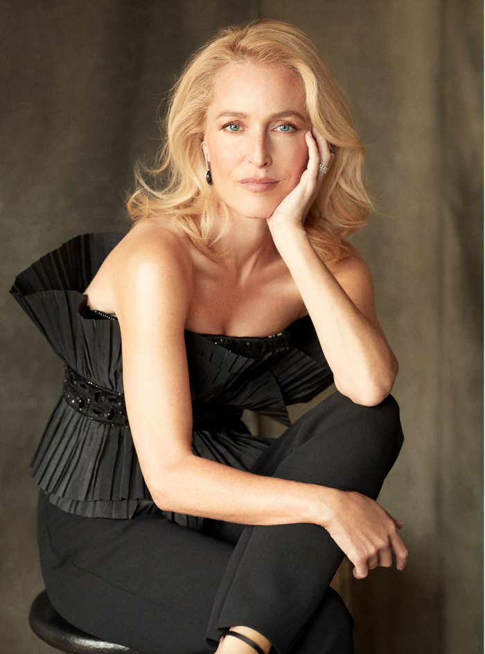 Không chỉ thành công ở vai trò diễn viên, Gillian Anderson còn thành công khi xuất bản một cuốn sách liên quan đến vấn đề tình dục.