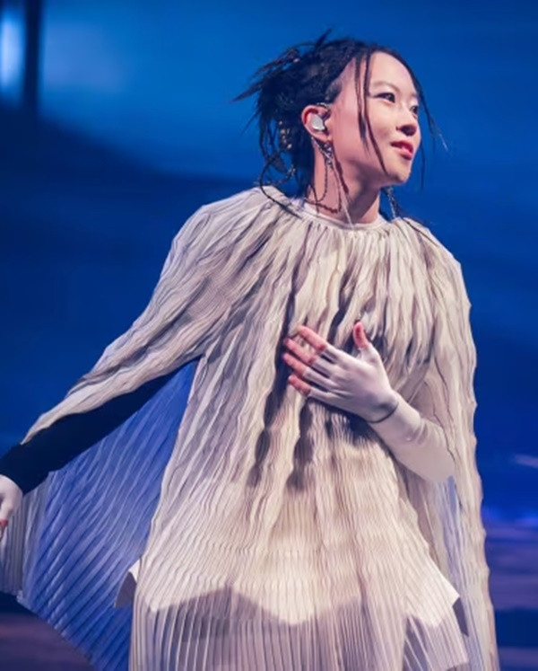 Vương Phi xuất hiện tại đêm nhạc của con gái, nhan sắc 'thiên hậu' gây xôn xao Ảnh 1