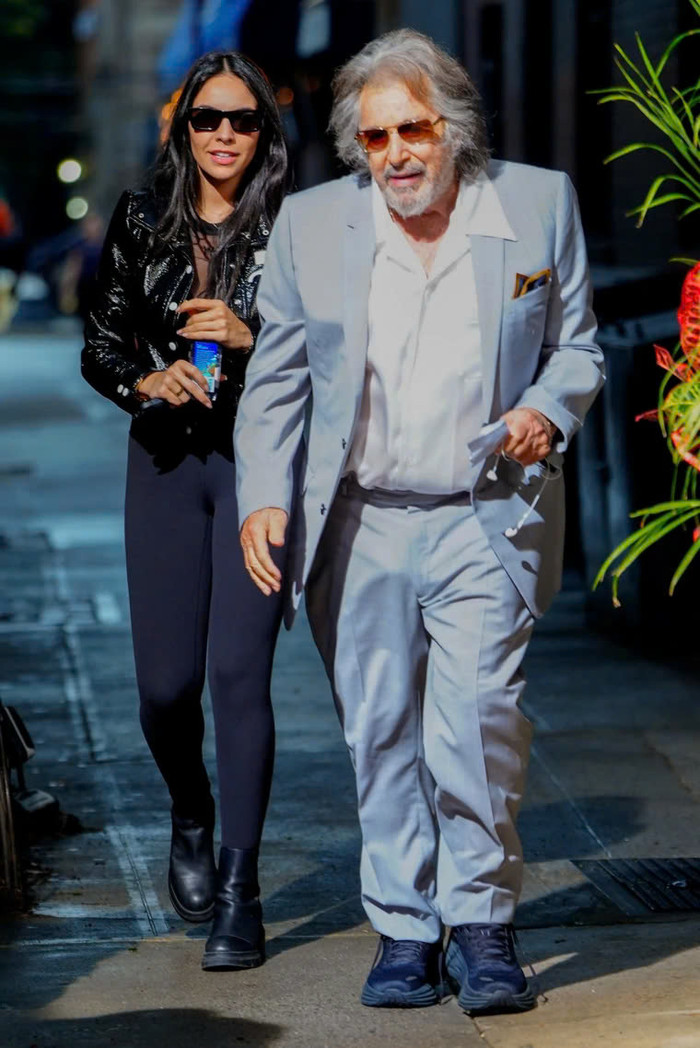 Al Pacino có con thứ tư ở tuổi U90