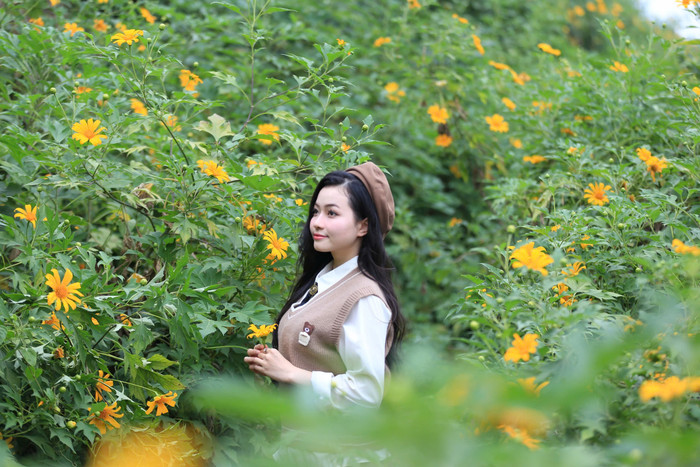 Sau một tuần làm việc, học tập mệt mỏi, học sinh - sinh viên và người lao động thường tìm đến nơi đây để trốn khỏi sự náo nhiệt, tận hưởng thiên nhiên và lưu lại cho mình những bức ảnh đẹp.