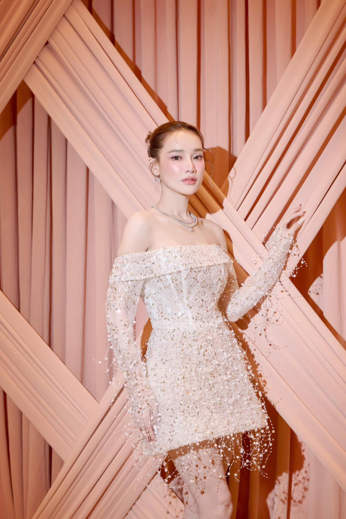 Sau khoảng thời gian ăn kiêng cực đoan, Nhã Phương được cho là đã điều chỉnh lại chế độ ăn uống lành mạnh hơn. Ảnh: FBNV