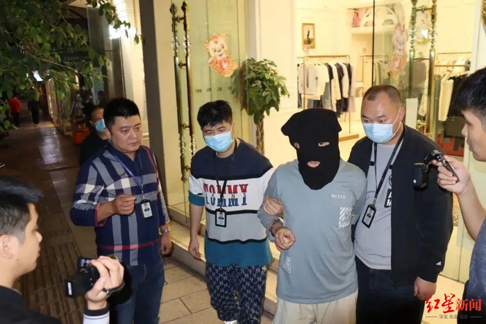Nhóm cướp tiệm vàng đã bị bắt và 'kêu oan'. Ảnh: Baijia Hao