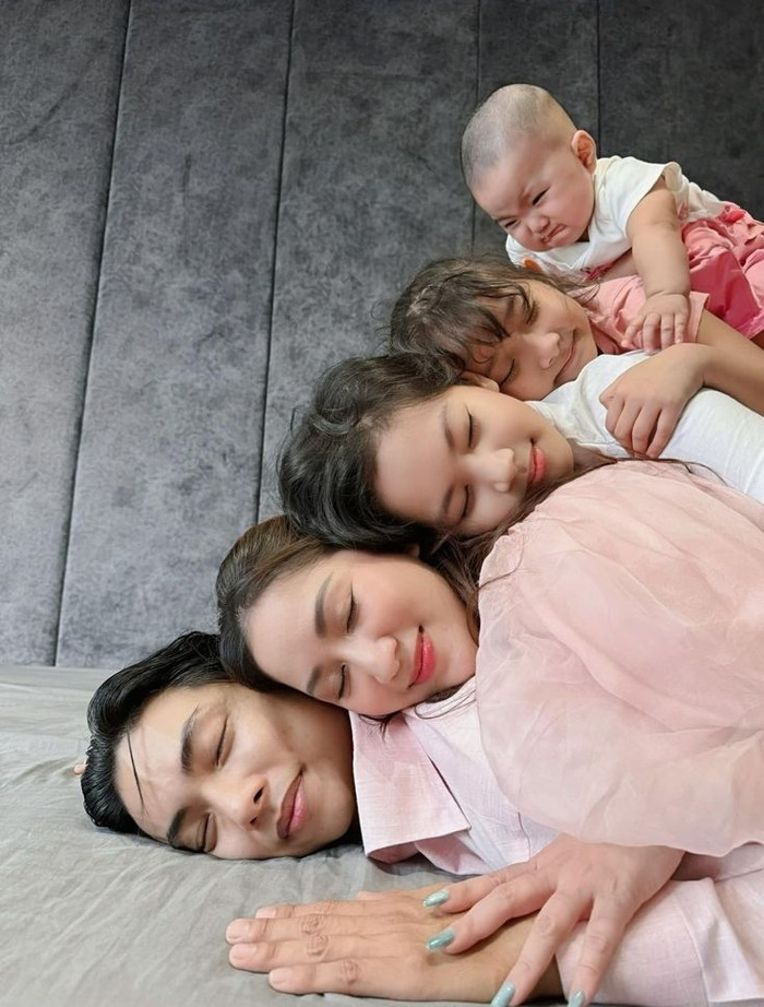 Gia đình của Khánh Thi - Phan Hiển cũng là hình mẫu lý tưởng trong mắt công chúng.