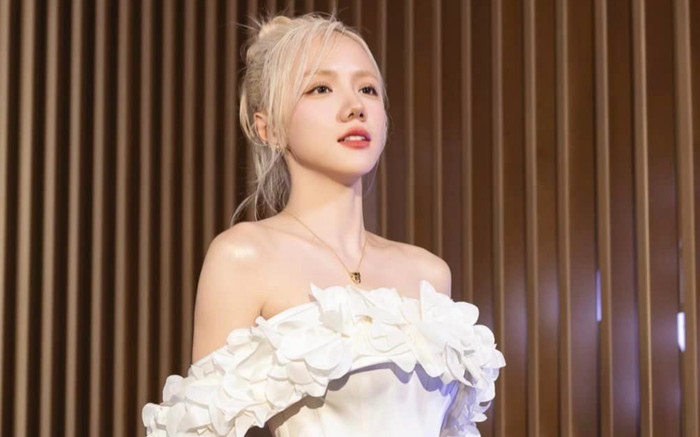 Phương Ly gặp sự cố sức khoẻ, phải quấn băng ở chân lên sân khấu Ảnh 2