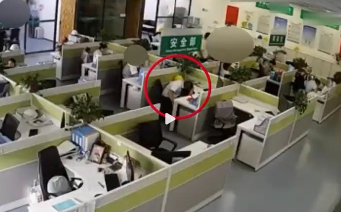 Ngủ gật 1 tiếng, sếp check camera đuổi việc ngay, nhân viên kiện ra toà và cái kết bất ngờ Ảnh 2