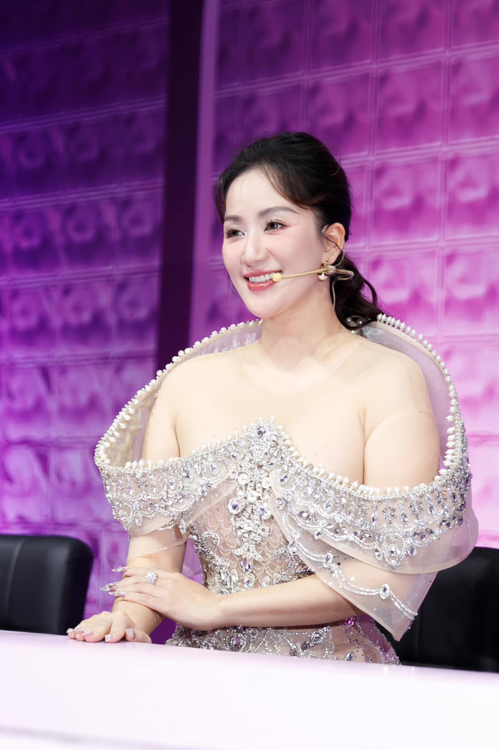 Khánh Thi có cái nhìn mới hơn về phần trình diễn của Á hậu Ngọc Hằng tại đêm thi Latinh của Bước Nhảy Hoàn Vũ 2024. 