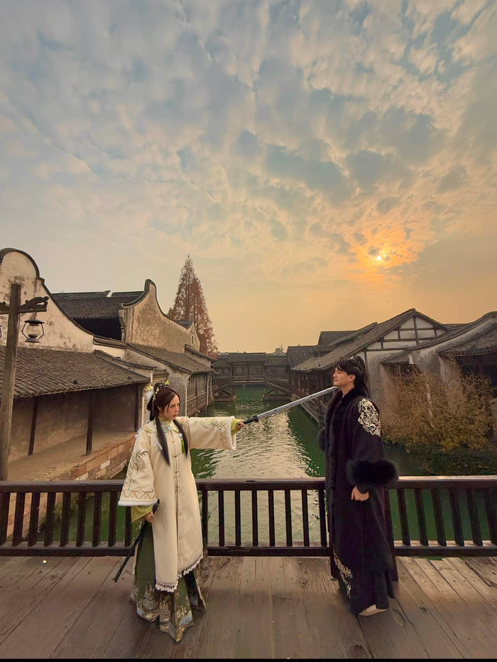 Bạch Lan Phương đăng ảnh du lịch nước ngoài cùng Huỳnh Anh sau nghi vấn cả hai rạn nứt tình cảm. (Ảnh FBNV)