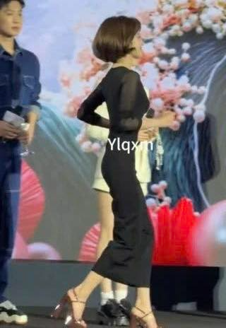 Có một vài góc quay, Triệu Lộ Tư gầy đến mức thiếu hấp dẫn với vòng ba 'teo tóp'. 