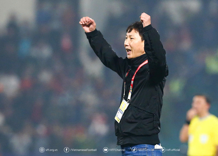 HLV Kim Sang Sik không quan tâm gặp Thái Lan hay Philippines vì có phương án đối phó. Ảnh: VFF