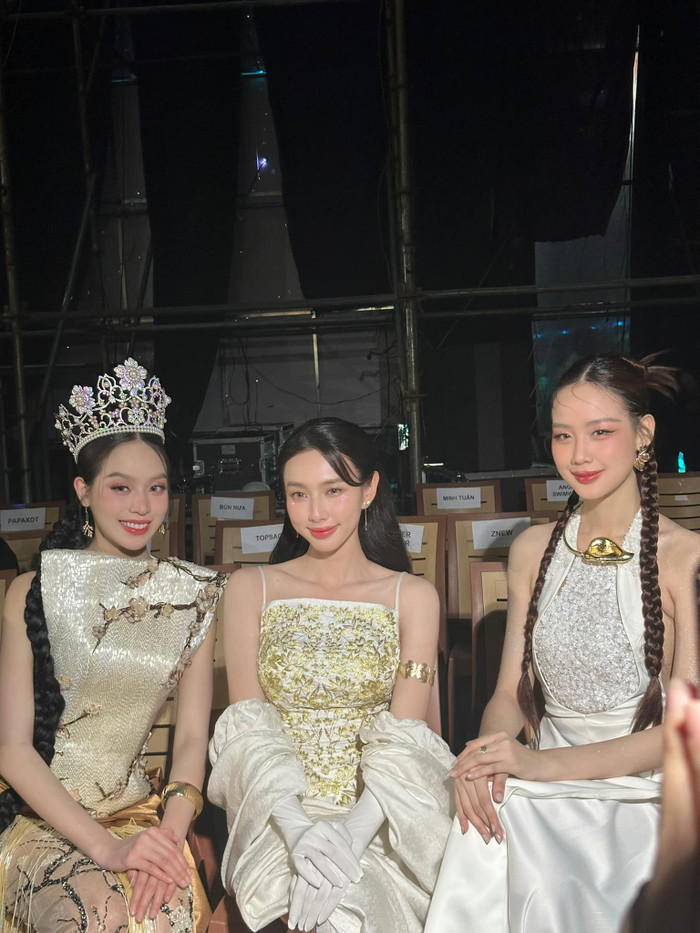 Ba nàng hậu đạt giải quốc tế: Thanh Thùy - Thùy Tiên - Bảo Ngọc trong cùng một khung hình. Ảnh FBNV